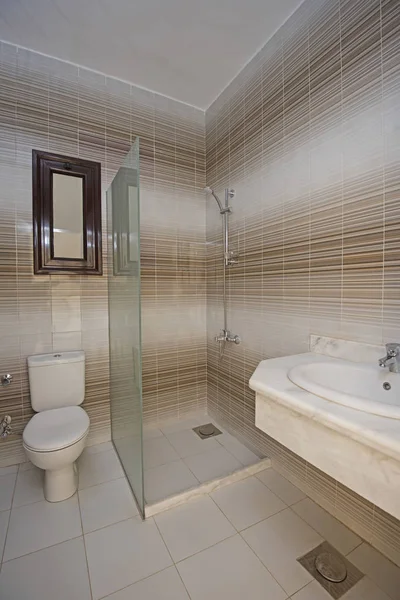 Interno di un bagno di lusso show home — Foto Stock