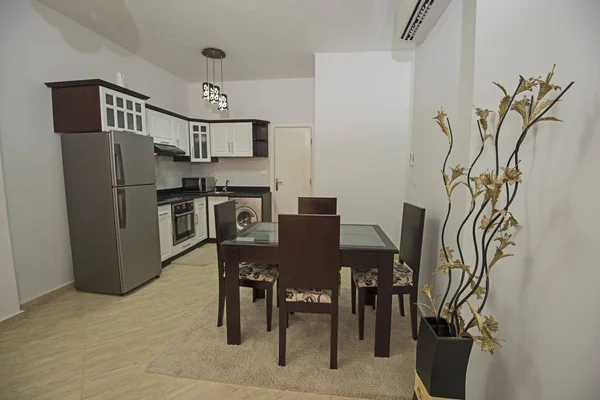 Design de decoração de interiores de cozinha em casa show apartamento — Fotografia de Stock