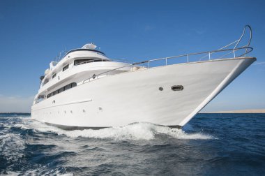 Denizde yelken özel motor yat