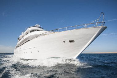 Denizde yelken özel motor yat