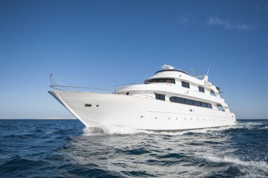 Denizde yelken özel motor yat