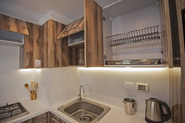 Cuisine moderne dans un appartement de luxe — Photo