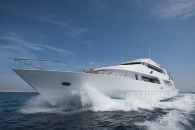 Denizde yelken özel motor yat