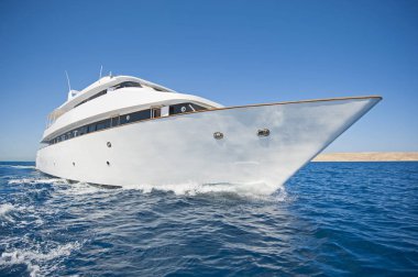 Denizde yelken özel motor yat