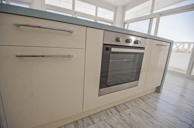 Lüks bir daire içinde modern mutfak