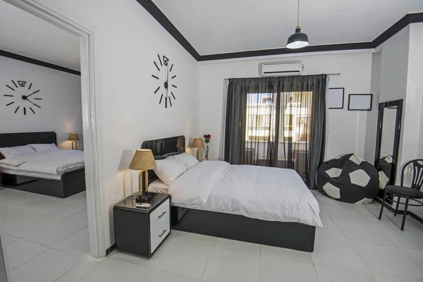 Design intérieur de chambre double dans l'appartement — Photo