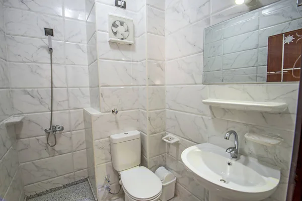 Aranżacja wnętrz łazienki w luksusowym mieszkaniu — Zdjęcie stockowe