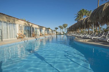 Yüzme Havuzu bir lüks tropikal otel tatil