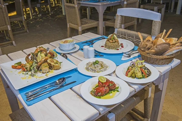 Seafood meal setting in a la carte outdoor restaurant — Stok fotoğraf