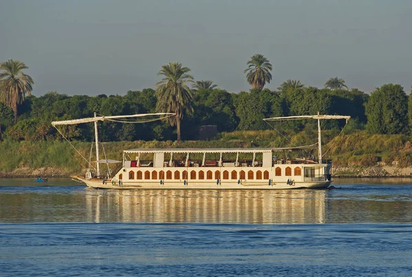 Large egyptian river cruise dahabeya boat sailing on Nile — Stock Photo, Image
