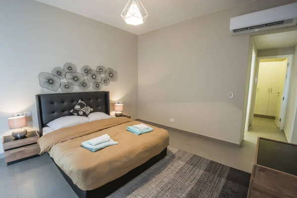 Diseño interior de dormitorio doble en casa —  Fotos de Stock