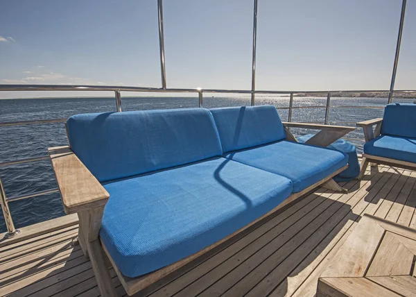 Table and chairs on deck of a luxury motor yacht — Stock Photo, Image