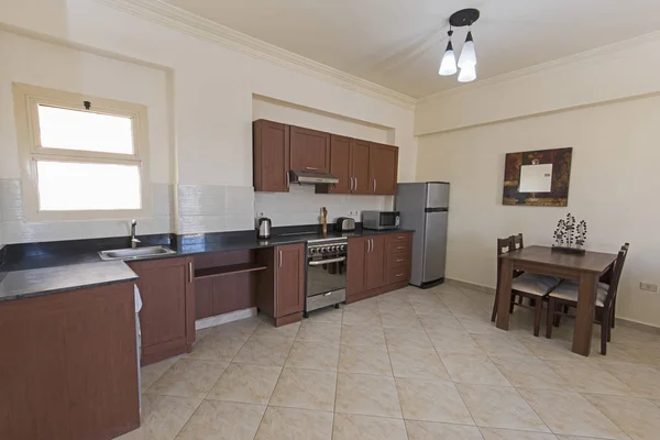 Cocina moderna en un apartamento de lujo — Foto de Stock