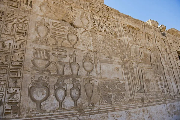 Hieroglypiska Sniderier Väggen Vid Det Antika Egyptiska Templet Medinat Habu — Stockfoto