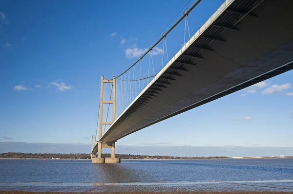 Large Suspension Bridge Spanning Wide River Estuary Clear Day Blue — Stock Photo, Image