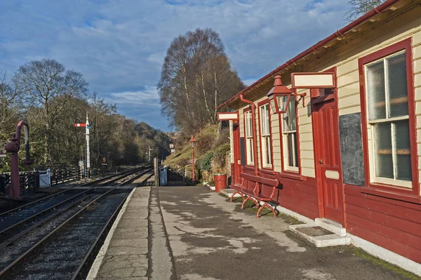 Eski Bir Köy Tren Istasyonundaki Raylara Bakın — Stok fotoğraf