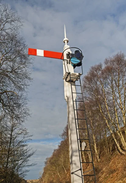 Kırsal Kesimde Eski Bir Demiryolu Sinyali Var — Stok fotoğraf