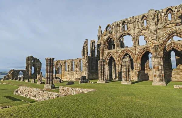 Resten Van Een Oude Gotische Engelse Abdij Ruïnes Met Close — Stockfoto