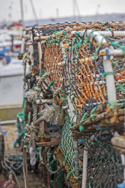 海辺の港でロブスターポットの閉鎖の詳細 Quayside — ストック写真
