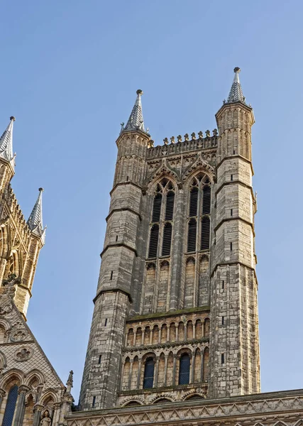 Παλιό Μεσαιωνικό Πύργο Μεγάλο Αγγλικό Καθεδρικό Ναό Της Πόλης Στο — Φωτογραφία Αρχείου