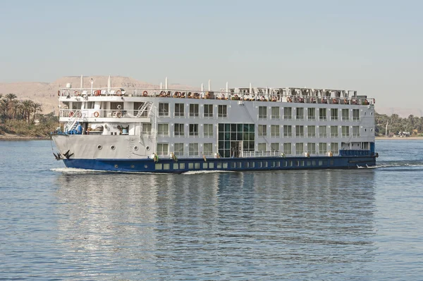 Büyük lüks geleneksel Mısır nehir Nil üzerinde yelken tekne gezisi