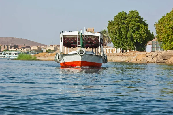 Traditionelles Ägyptisches Felluca Flussboot Auf Dem Nil Unterwegs Durch Ländliche — Stockfoto