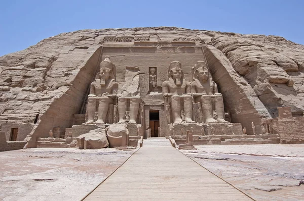 Entrada Exterior Antiguo Templo Egipcio Ramsés Abu Simbel Con Estatuas — Foto de Stock