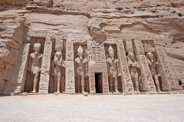 Entrada Exterior Antiguo Templo Egipcio Reina Nefertari Abu Simbel Con — Foto de Stock