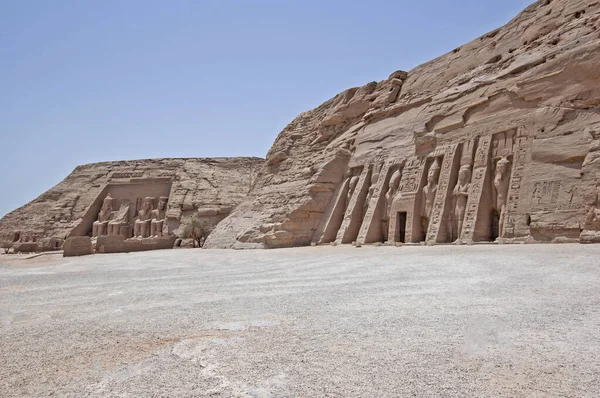 Buitengevel Van Twee Oude Egyptische Tempels Ramses Koningin Nefertari Abu — Stockfoto