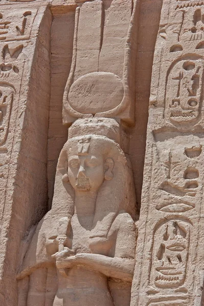 Antigo Templo Egípcio Abu Simbel Com Detalhes Close Estátua Gigante — Fotografia de Stock