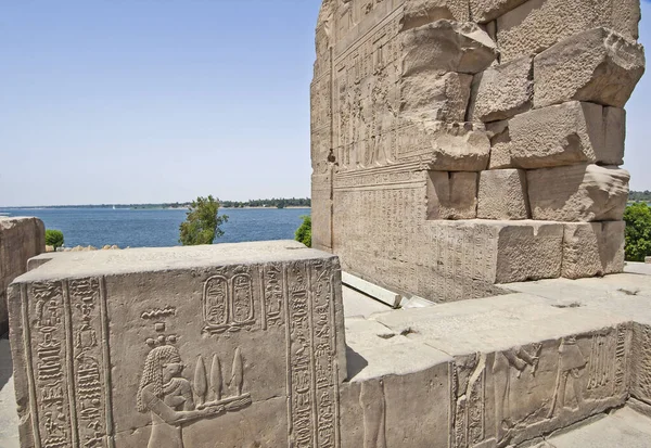 Hieroglypické Řezby Stěně Starověkého Egyptského Chrámu Kom Ombo Aswanu Výhledem — Stock fotografie