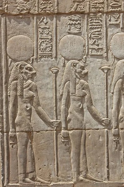 Ιερογλυφικά Σκαλίσματα Στον Τοίχο Του Αρχαίου Αιγυπτιακού Ναού Του Kom — Φωτογραφία Αρχείου