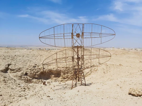 Old Derelict Abandoned Military Army Radar Aerial Dish Hill Remote — Stock Photo, Image