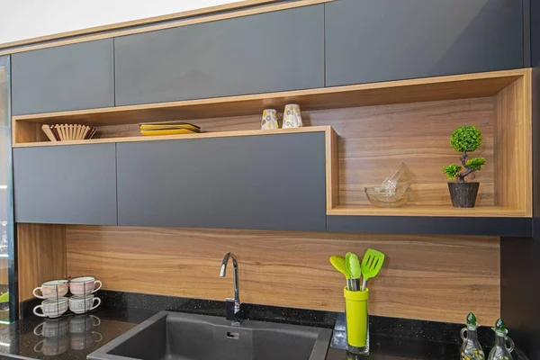 Arredamento Interni Che Mostra Cucina Moderna Con Armadi Appartamento Lusso — Foto Stock