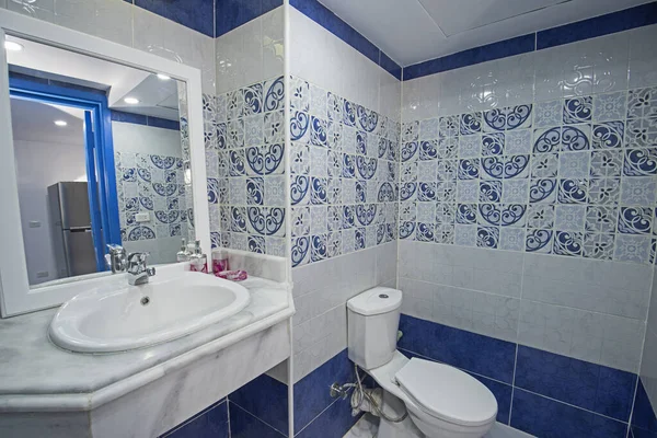 Diseño Interior Lujoso Show Home Baño Con Espejo — Foto de Stock