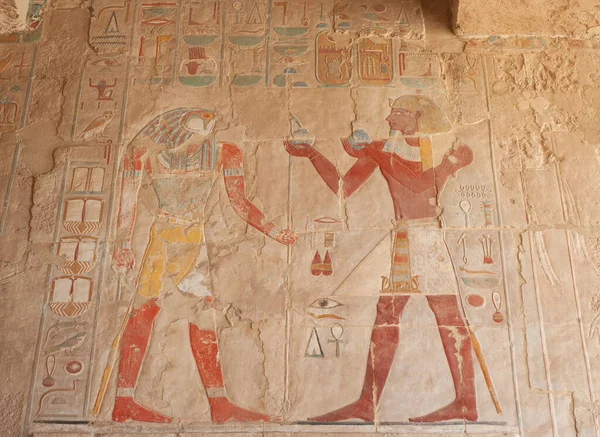 Hieroglypic Houtsnijwerk Schilderijen Muur Bij Oude Egyptische Tempel Van Hoeden — Stockfoto