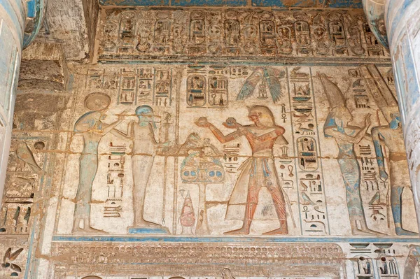 Esculturas Pinturas Hieroglípicas Parede Antigo Templo Egípcio Medinat Habu Luxor — Fotografia de Stock