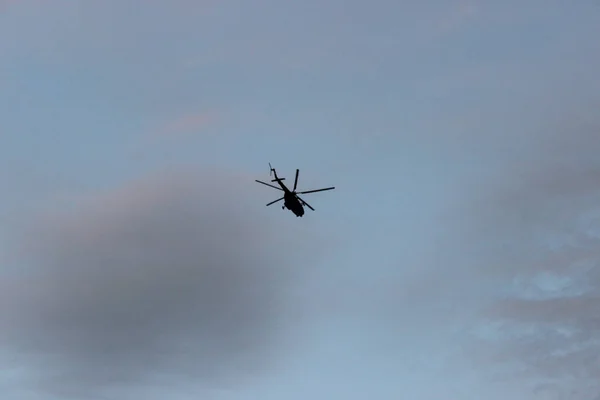 Aterrizaje Estacionamiento Helicópteros Plataforma Alta Mar Equipos Transferencia Helicópteros Pasajeros — Foto de Stock