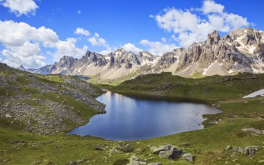 Alp Peyzaj ve göl