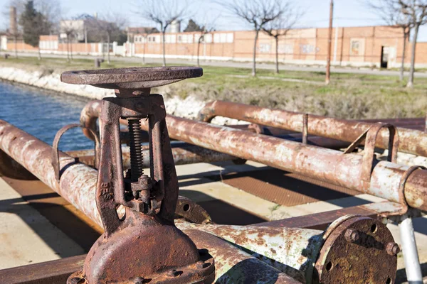 Válvulas oxidadas industriales —  Fotos de Stock