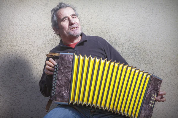오래 된 거리 음악가 — 스톡 사진