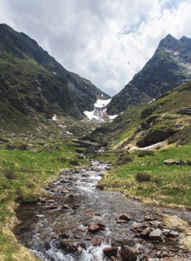 küçük buzul nehirden