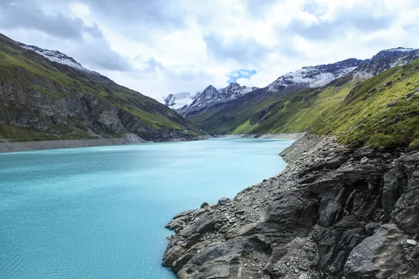 Lake and mountains — Stock Photo, Image