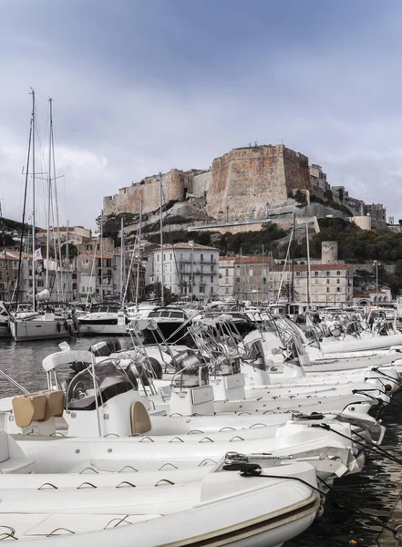 Båtar och citadellet — Stockfoto