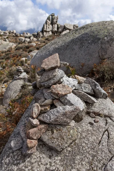 Cairn och stenar — Stockfoto