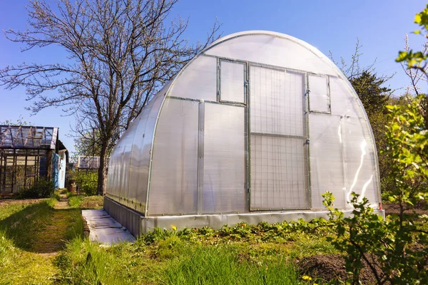 Modernes Polycarbonat-Gewächshaus — Stockfoto