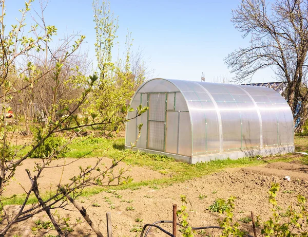 Modernes Polycarbonat-Gewächshaus — Stockfoto