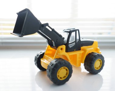 Oyuncak Tekerlekli yükleyici yakın