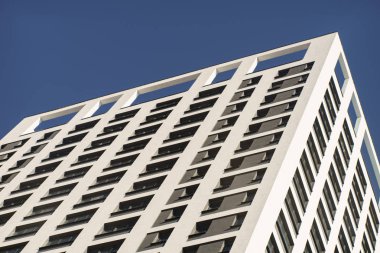 Daire kompleksi ile pencere eşiği