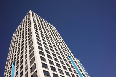 Daire kompleksi ile pencere eşiği